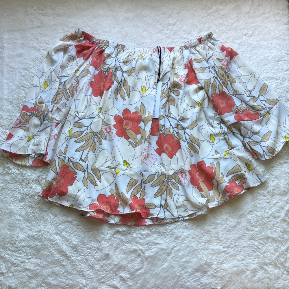 Three Eighty Two Floral Off Shoulder Ruffle Blouse White Red Size  Large NEW - Picture 3 of 12